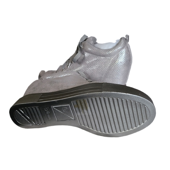 FOREVER 21 GIGGLE-03 SILVER LACE-UP WEDGES BNWB - Picture 4 of 5